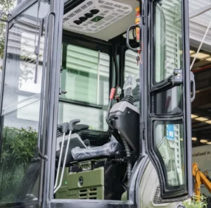 TYPHON TERROR XXV Diesel Mini Excavator 2.7 Ton, 25.1 hp Kubota D1105 RetractableTracks, AC Cabin